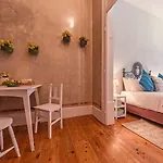 Affittacamere Casinha Flores Lisbona